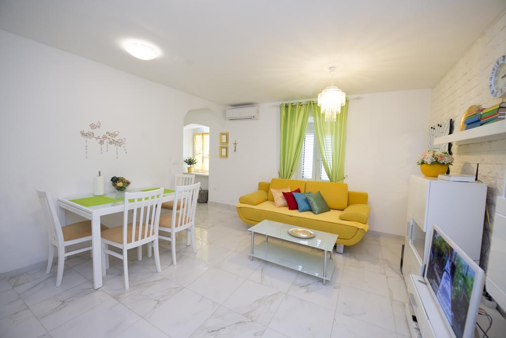 Apartment Dea Split Bagian luar foto