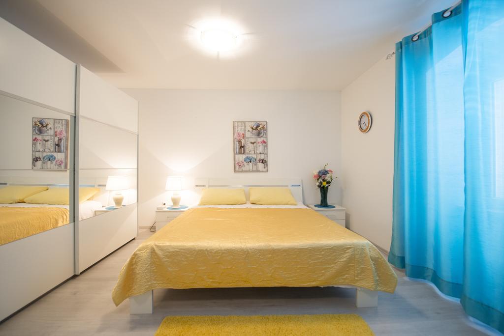 Apartment Dea Split Bagian luar foto